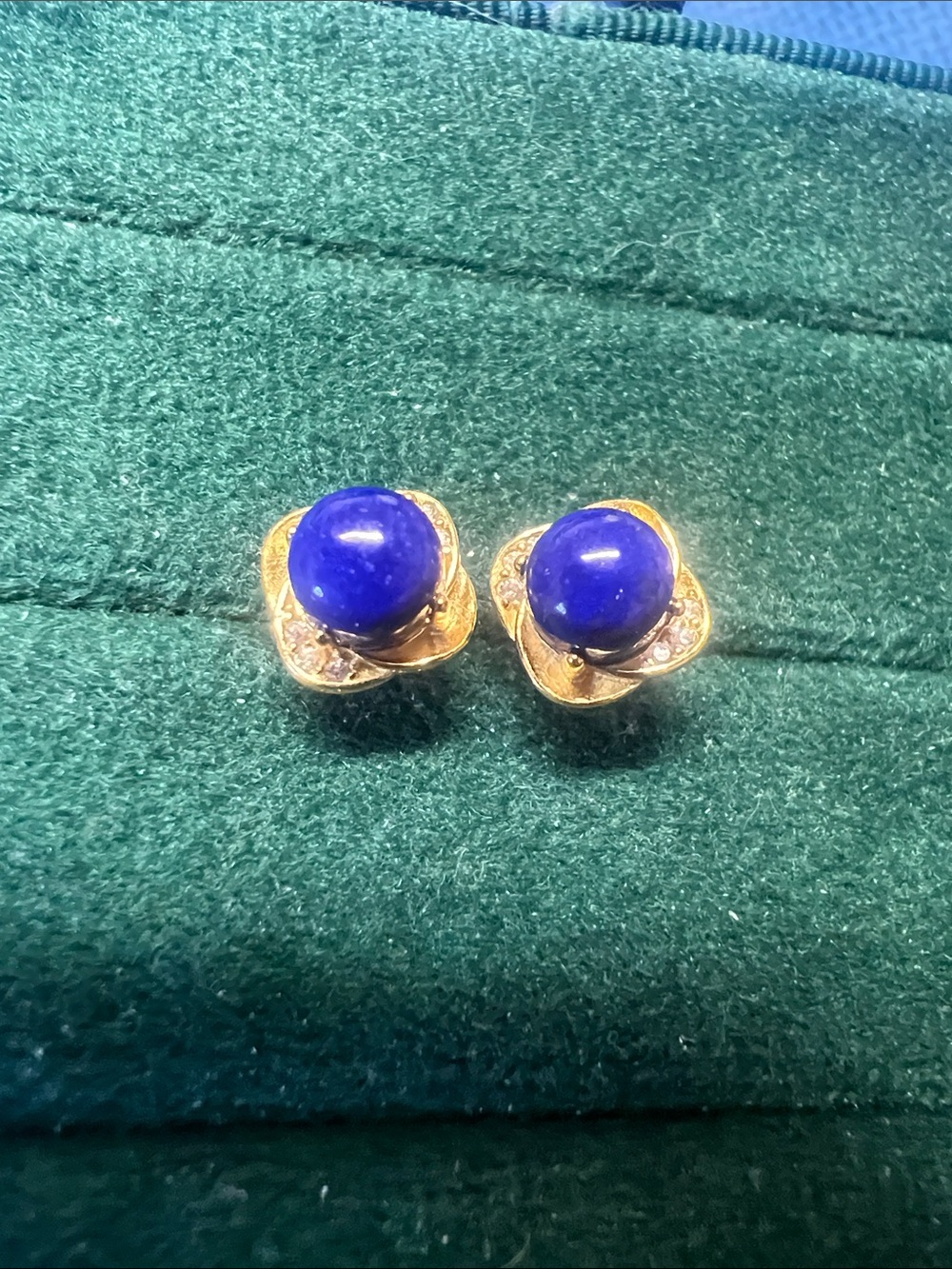 Dark blue lapis lazuli stud earring golden settings s925